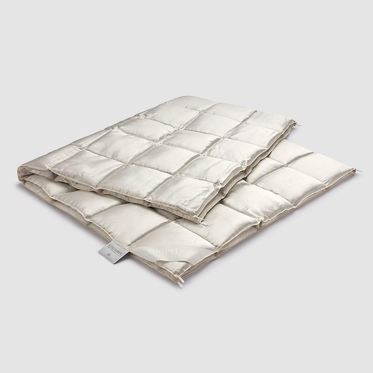 Schlossberg - DUC Medium - Ganzjahresdecke - Bettdecke mit Eiderdaunen gefüllt - Seide